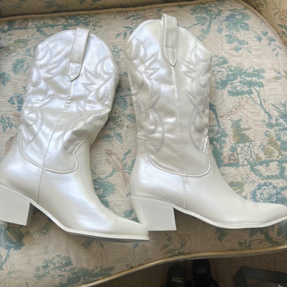 Billini Cream Cowboy boots